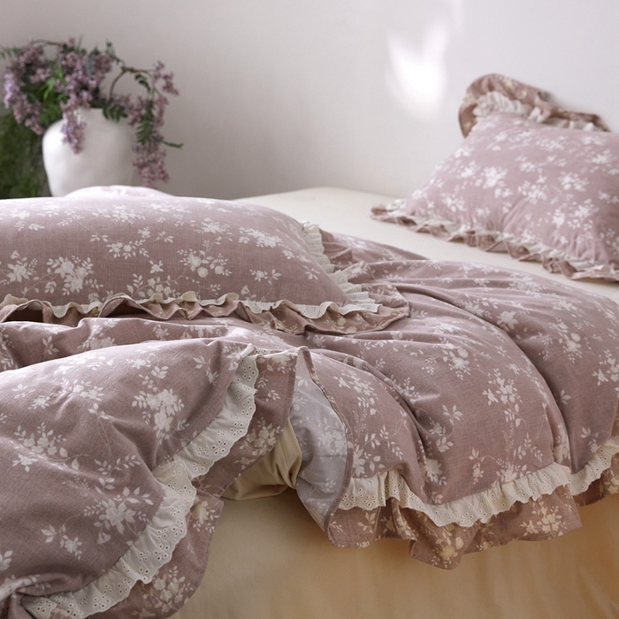 91家纺网 家纺一手货源 找家纺 金奇达家纺 2025新款A类保暖羽零™空气拉绒加厚法式荷叶边四件套热肤膜【森屿集】（会员减50元） 热肤膜【森屿集】系列，标准号全网控价（折后券后）不低于228元  樱粉晨曦