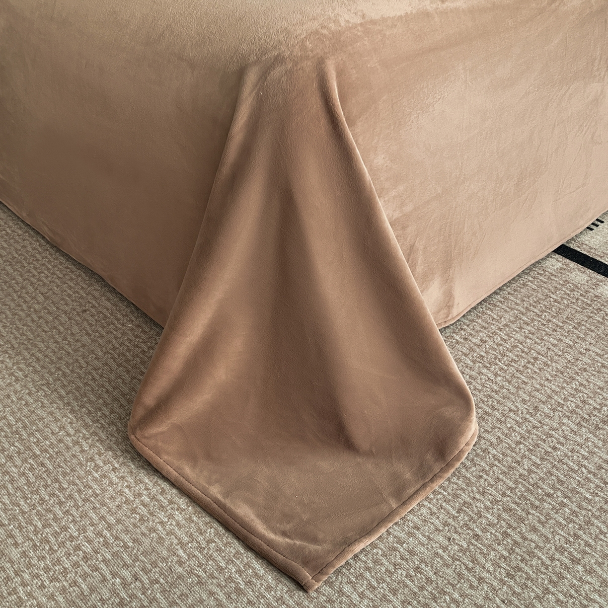 91家纺网 家纺一手货源 找家纺 如一 2025新款水晶绒刺绣四件套 天鹅-奶昔白