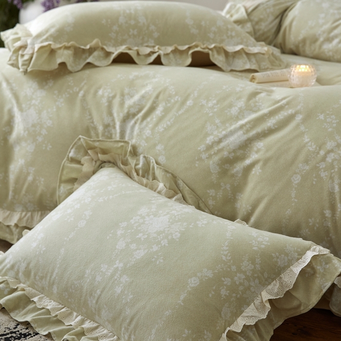 91家纺网 家纺一手货源 找家纺 金奇达家纺 2025新款A类保暖羽零™空气拉绒加厚法式荷叶边四件套热肤膜【森屿集】（会员减50元） 热肤膜【森屿集】系列，标准号全网控价（折后券后）不低于228元  绿屿浮光