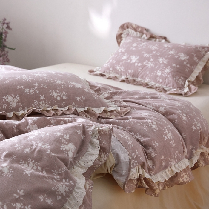 91家纺网 家纺一手货源 找家纺 金奇达家纺 2025新款A类保暖羽零™空气拉绒加厚法式荷叶边四件套热肤膜【森屿集】（会员减50元） 热肤膜【森屿集】系列，标准号全网控价（折后券后）不低于228元  樱粉晨曦