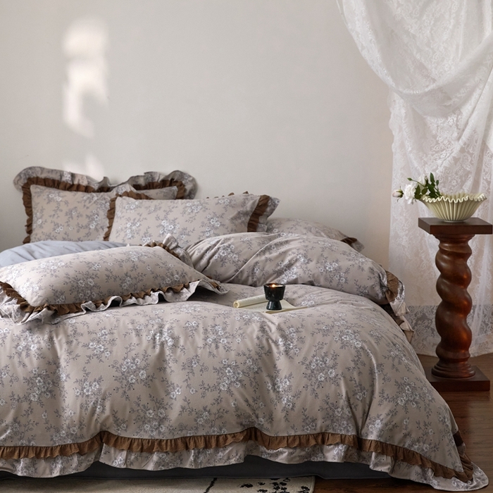 91家纺网 家纺一手货源 找家纺 金奇达家纺 2025新款A类保暖羽零™空气拉绒加厚法式荷叶边四件套热肤膜【森屿集】（会员减50元） 热肤膜【森屿集】系列，标准号全网控价（折后券后）不低于228元  南风知意