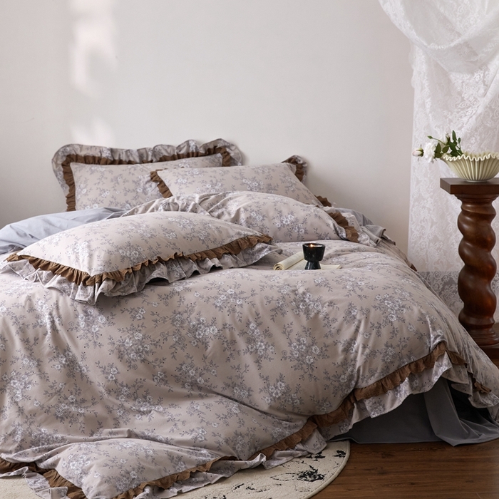 91家纺网 家纺一手货源 找家纺 金奇达家纺 2025新款A类保暖羽零™空气拉绒加厚法式荷叶边四件套热肤膜【森屿集】（会员减50元） 热肤膜【森屿集】系列，标准号全网控价（折后券后）不低于228元  南风知意