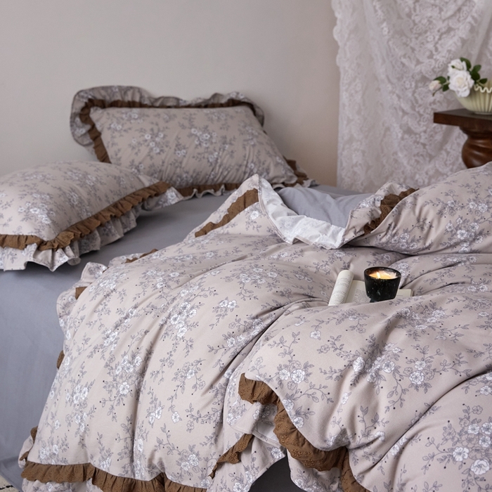 91家纺网 家纺一手货源 找家纺 金奇达家纺 2025新款A类保暖羽零™空气拉绒加厚法式荷叶边四件套热肤膜【森屿集】（会员减50元） 热肤膜【森屿集】系列，标准号全网控价（折后券后）不低于228元  南风知意