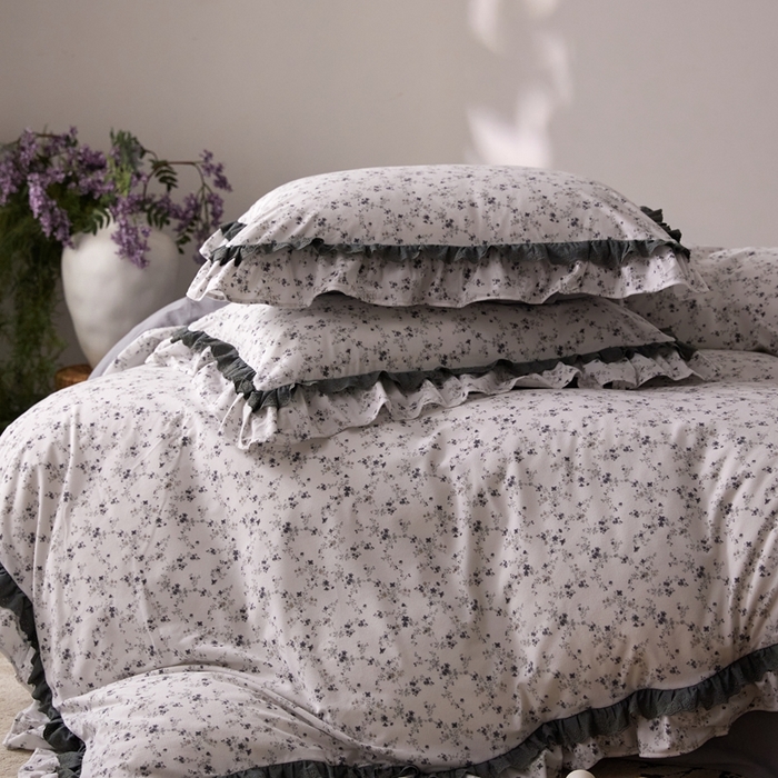 91家纺网 家纺一手货源 找家纺 金奇达家纺 2025新款A类保暖羽零™空气拉绒加厚法式荷叶边四件套热肤膜【森屿集】（会员减50元） 热肤膜【森屿集】系列，标准号全网控价（折后券后）不低于228元  星野花语