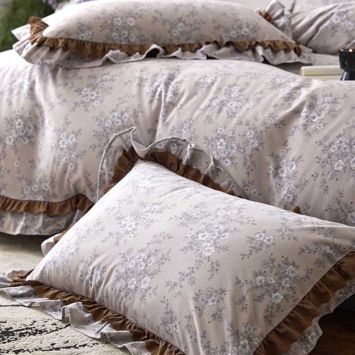 91家纺网 家纺一手货源 找家纺 金奇达家纺 2025新款A类保暖羽零™空气拉绒加厚法式荷叶边四件套热肤膜【森屿集】（会员减50元） 热肤膜【森屿集】系列，标准号全网控价（折后券后）不低于228元  南风知意