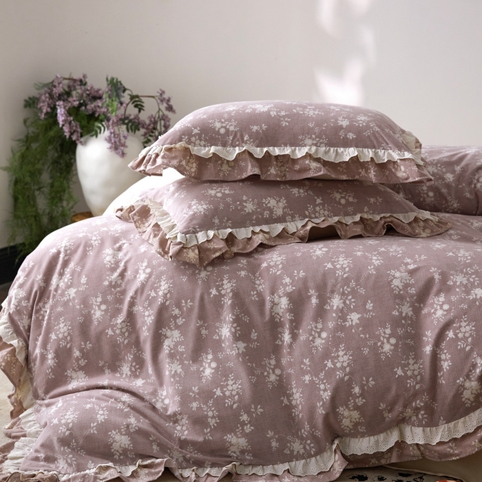 91家纺网 家纺一手货源 找家纺 金奇达家纺 2025新款A类保暖羽零™空气拉绒加厚法式荷叶边四件套热肤膜【森屿集】（会员减50元） 热肤膜【森屿集】系列，标准号全网控价（折后券后）不低于228元  樱粉晨曦