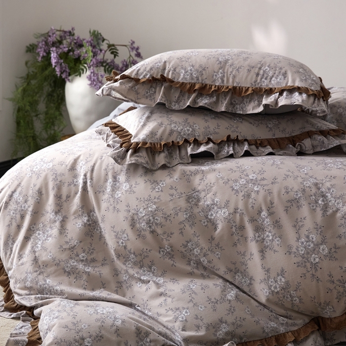 91家纺网 家纺一手货源 找家纺 金奇达家纺 2025新款A类保暖羽零™空气拉绒加厚法式荷叶边四件套热肤膜【森屿集】（会员减50元） 热肤膜【森屿集】系列，标准号全网控价（折后券后）不低于228元  南风知意