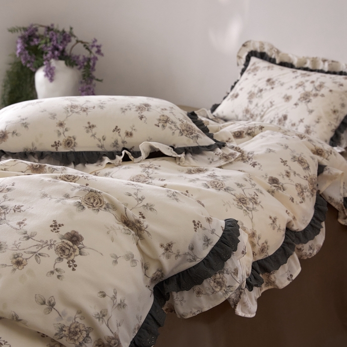 91家纺网 家纺一手货源 找家纺 金奇达家纺 2025新款A类保暖羽零™空气拉绒加厚法式荷叶边四件套热肤膜【森屿集】（会员减50元） 热肤膜【森屿集】系列，标准号全网控价（折后券后）不低于228元  朗月弥冬