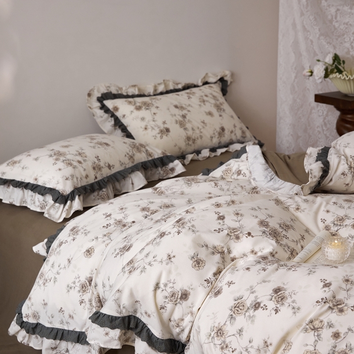 91家纺网 家纺一手货源 找家纺 金奇达家纺 2025新款A类保暖羽零™空气拉绒加厚法式荷叶边四件套热肤膜【森屿集】（会员减50元） 热肤膜【森屿集】系列，标准号全网控价（折后券后）不低于228元  朗月弥冬