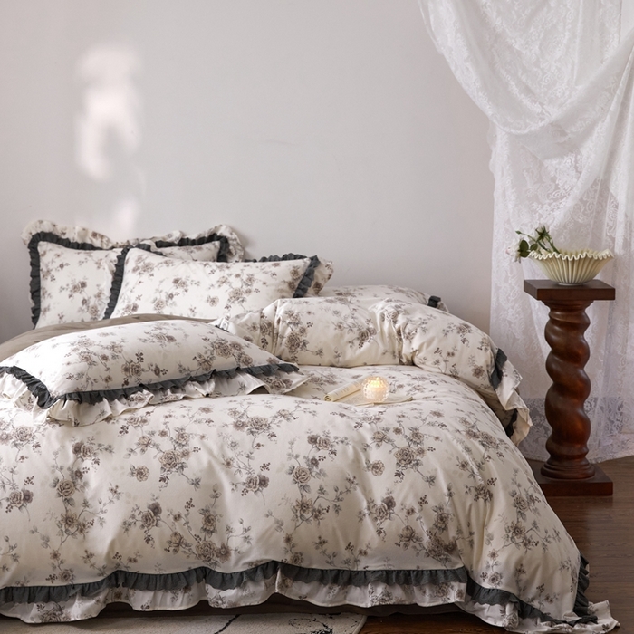 91家纺网 家纺一手货源 找家纺 金奇达家纺 2025新款A类保暖羽零™空气拉绒加厚法式荷叶边四件套热肤膜【森屿集】（会员减50元） 热肤膜【森屿集】系列，标准号全网控价（折后券后）不低于228元  朗月弥冬