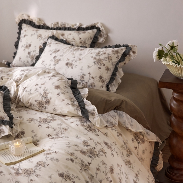 91家纺网 家纺一手货源 找家纺 金奇达家纺 2025新款A类保暖羽零™空气拉绒加厚法式荷叶边四件套热肤膜【森屿集】（会员减50元） 热肤膜【森屿集】系列，标准号全网控价（折后券后）不低于228元  朗月弥冬