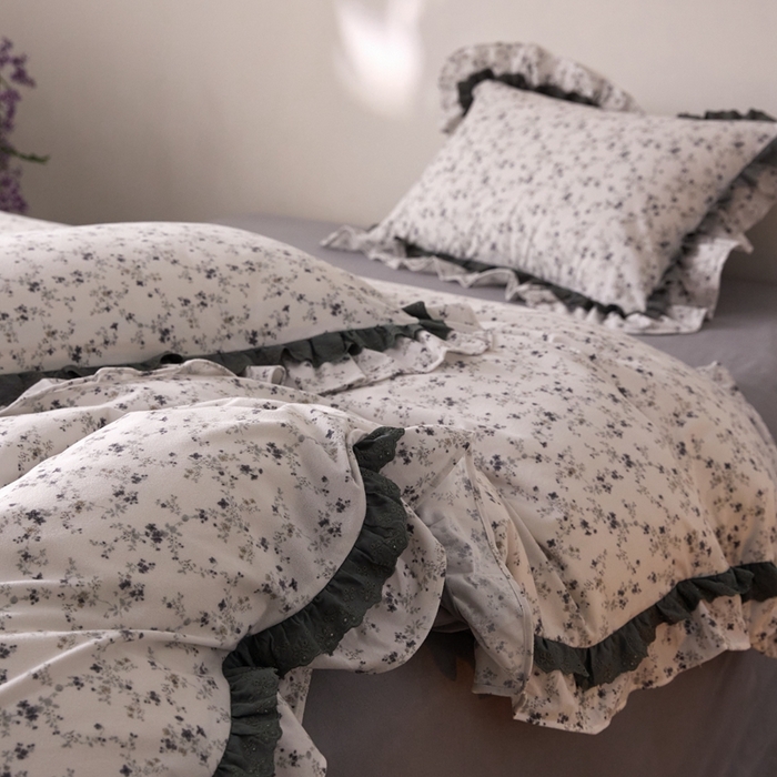 91家纺网 家纺一手货源 找家纺 金奇达家纺 2025新款A类保暖羽零™空气拉绒加厚法式荷叶边四件套热肤膜【森屿集】（会员减50元） 热肤膜【森屿集】系列，标准号全网控价（折后券后）不低于228元  星野花语