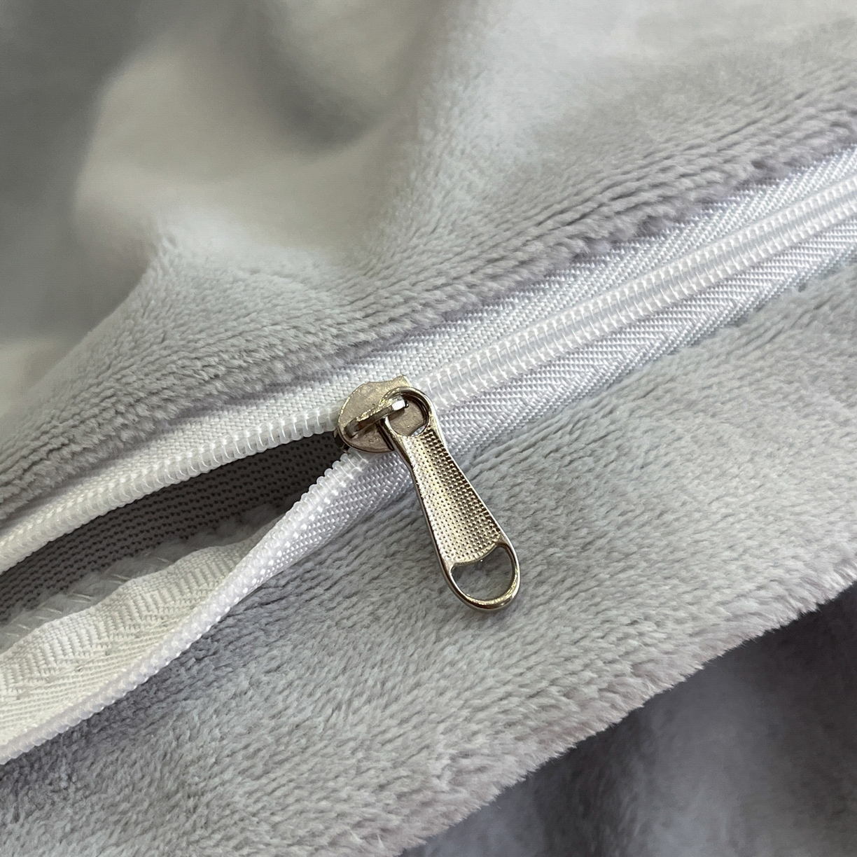 91家纺网 家纺一手货源 找家纺 如一 2025新款水晶绒刺绣四件套 天鹅-浅豆沙