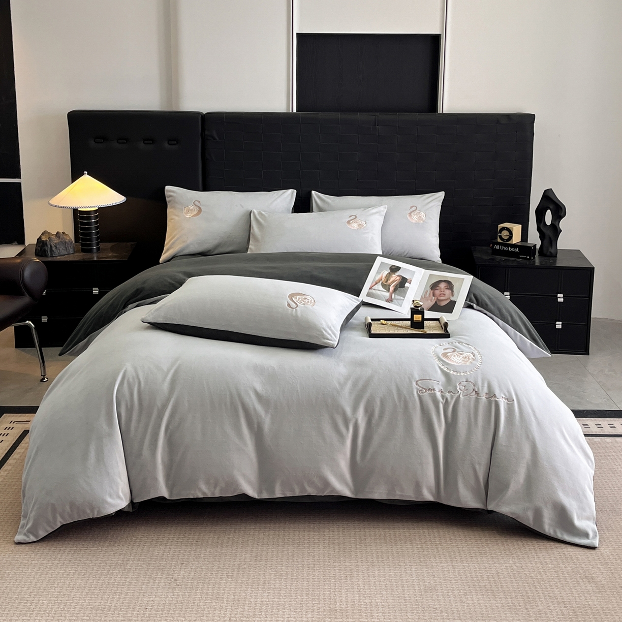 91家纺网 家纺一手货源 找家纺 如一 2025新款水晶绒刺绣四件套 天鹅-星辰银