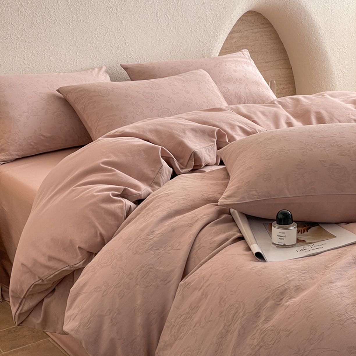 91家纺网 家纺一手货源 找家纺 宜代光年 2025新款三层纱60s水洗棉提花系列四件套 陌上花开-粉