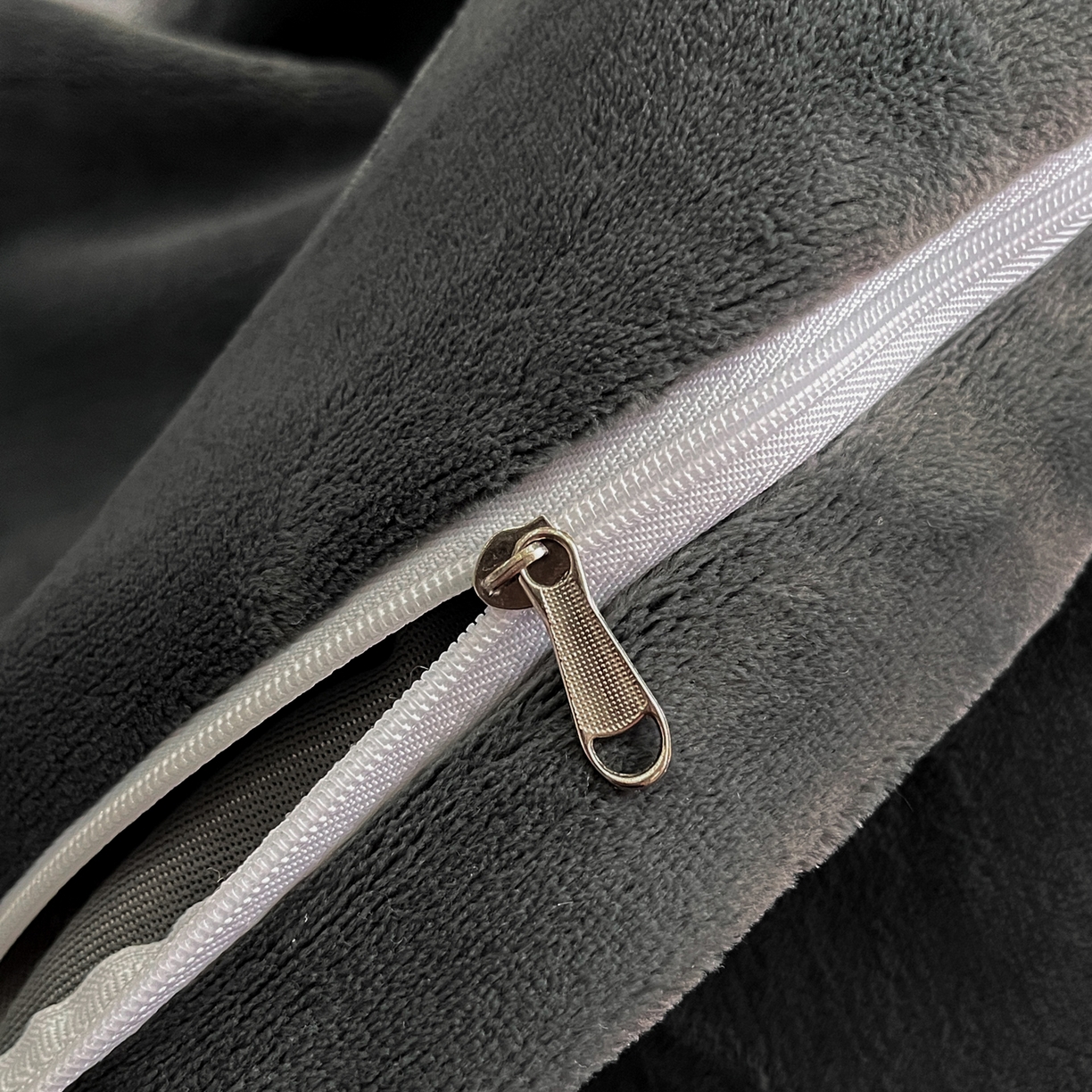 91家纺网 家纺一手货源 找家纺 如一 2025新款水晶绒刺绣四件套 天鹅-星辰银