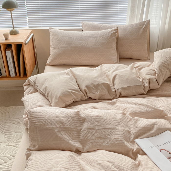 91家纺网 家纺一手货源 找家纺 宜代光年 2025新款三层纱60s水洗棉提花系列四件套 艾迪-咖