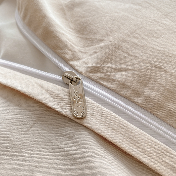 91家纺网 家纺一手货源 找家纺 宜代光年 2025新款三层纱60s水洗棉提花系列四件套 艾迪-咖