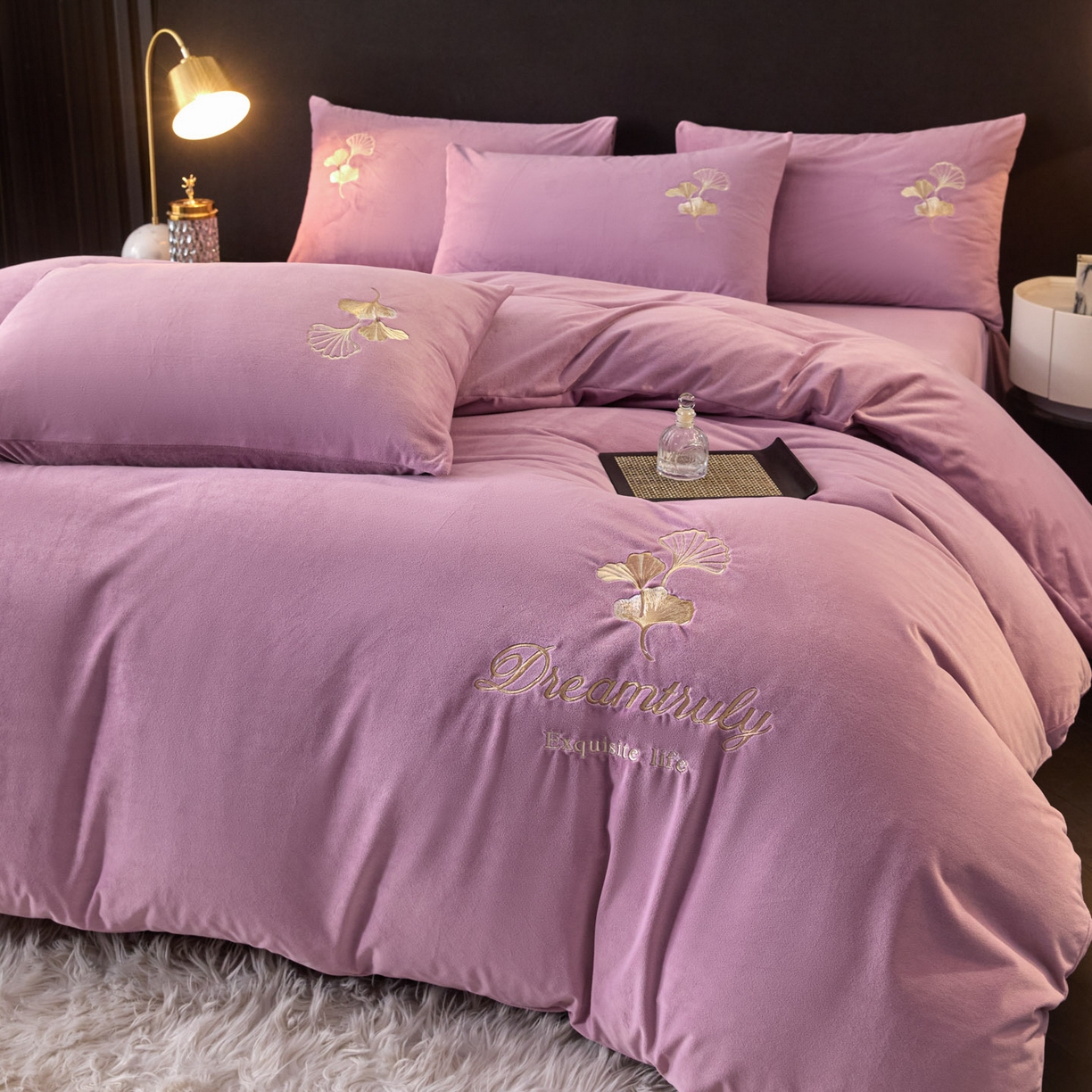 91家纺网 家纺一手货源 找家纺 如一 2025新款水晶绒刺绣四件套 银杏-安娜紫