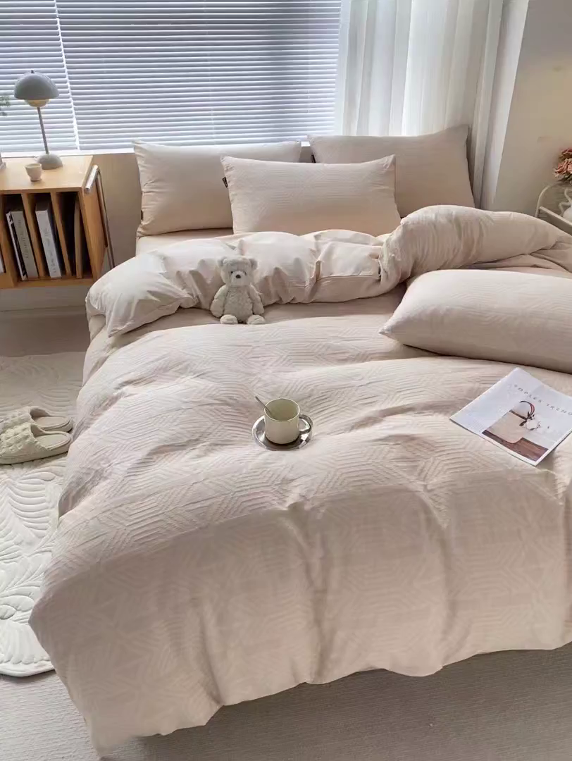 91家纺网 家纺一手货源 找家纺 宜代光年 2025新款三层纱60s水洗棉提花系列四件套 艾迪-咖