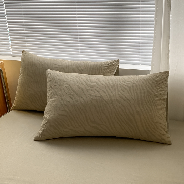 91家纺网 家纺一手货源 找家纺 宜代光年 2025新款三层纱60s水洗棉提花系列四件套 斑马纹