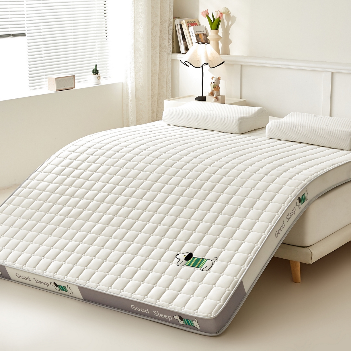 91家纺网 家纺一手货源 找家纺 元昊床垫 2025新款立体针织乳胶记忆海绵床垫 汪汪狗-布丁白