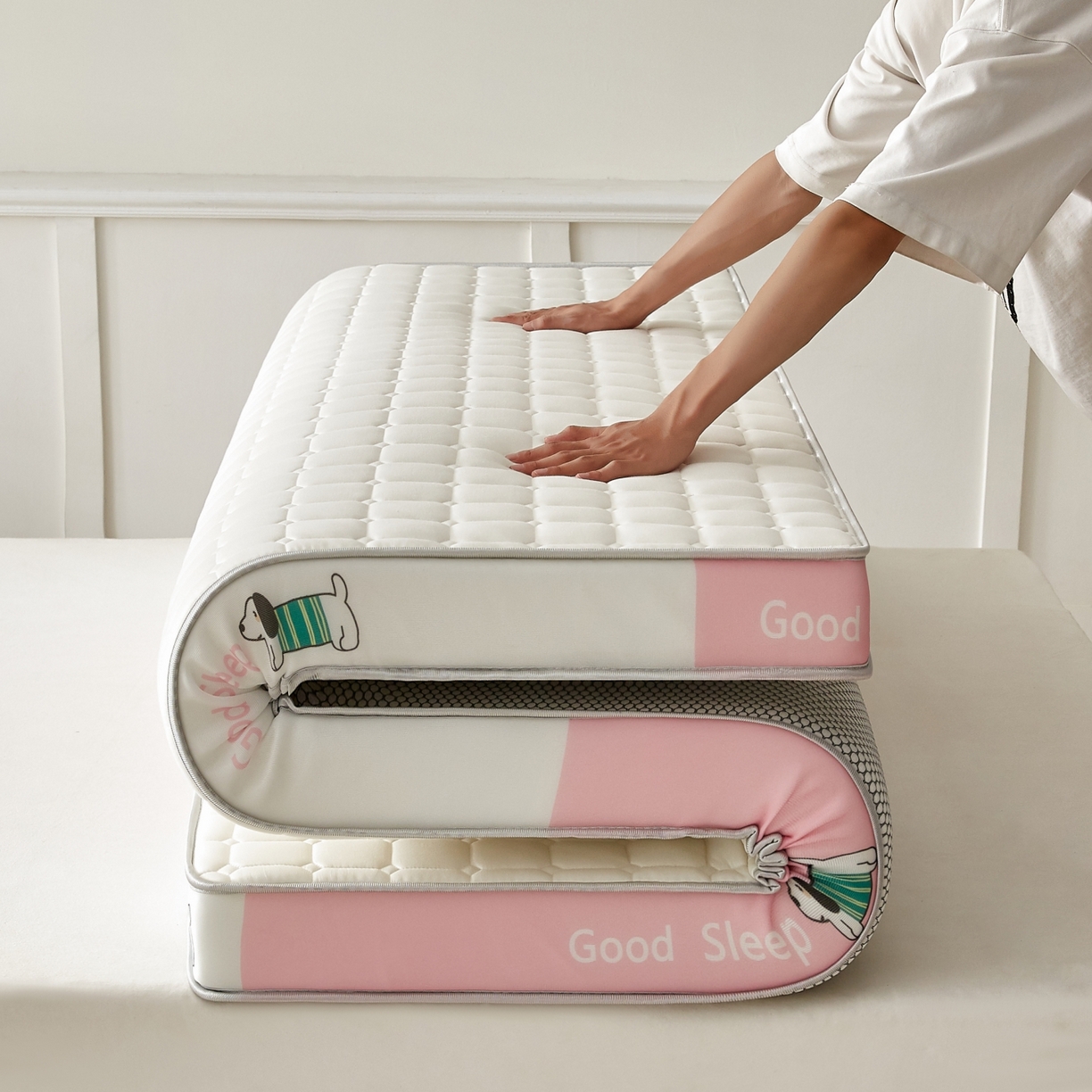 91家纺网 家纺一手货源 找家纺 元昊床垫 2025新款立体针织乳胶记忆海绵床垫 汪汪狗-布丁粉