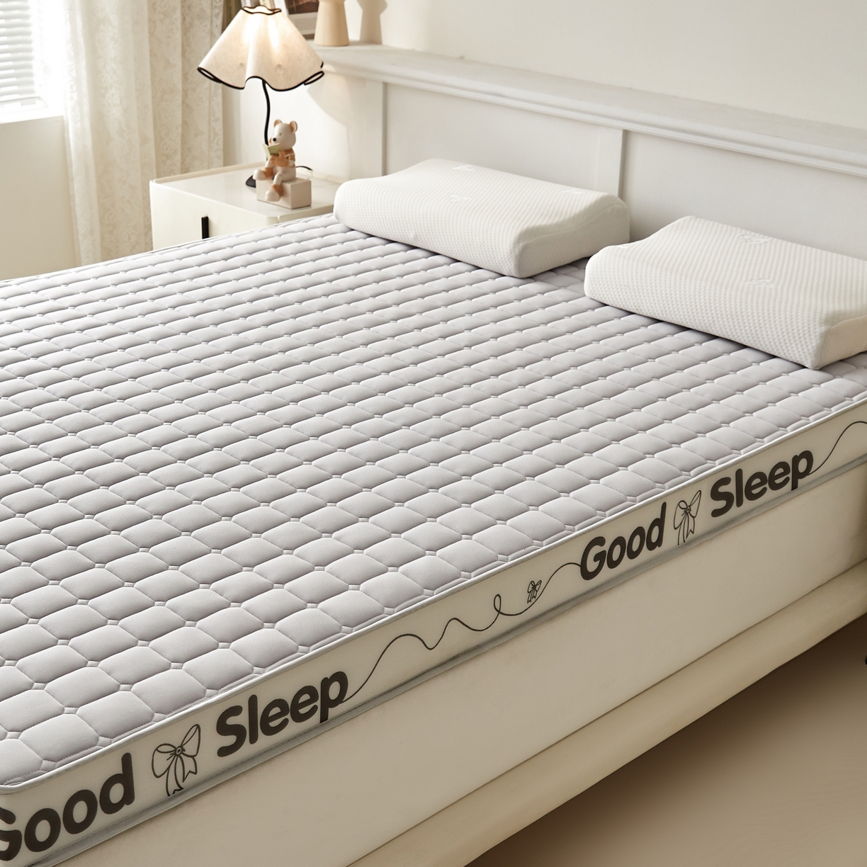 91家纺网 家纺一手货源 找家纺 元昊床垫 2025新款立体针织乳胶记忆海绵床垫 蝴蝶结-落尘灰