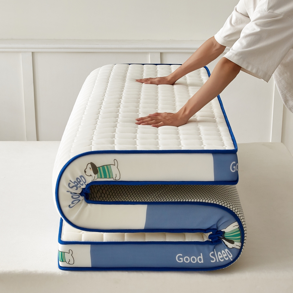 91家纺网 家纺一手货源 找家纺 元昊床垫 2025新款立体针织乳胶记忆海绵床垫 旺旺狗-蓝月白