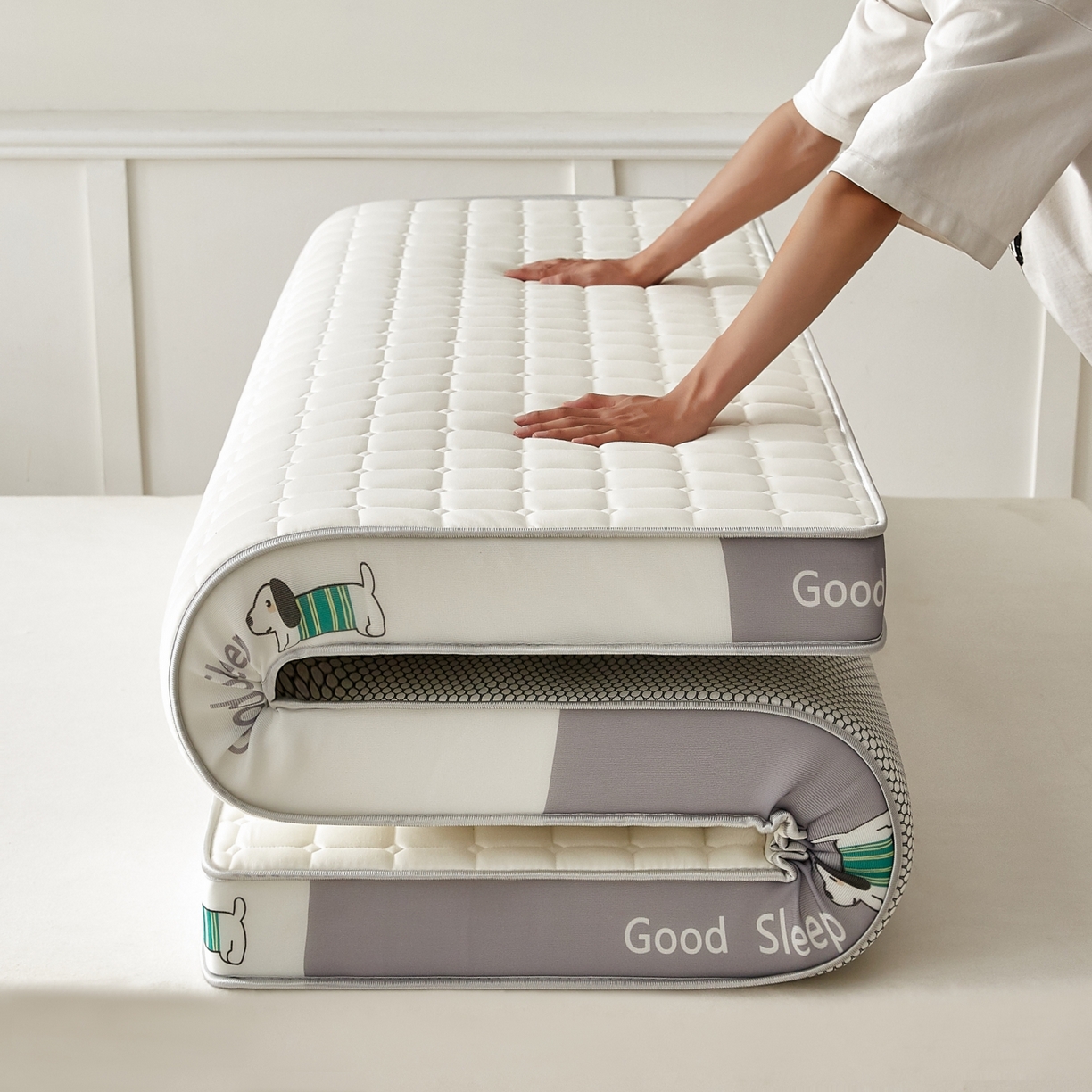 91家纺网 家纺一手货源 找家纺 元昊床垫 2025新款立体针织乳胶记忆海绵床垫 汪汪狗-布丁白