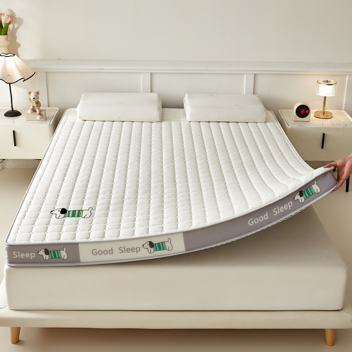 91家纺网 家纺一手货源 找家纺 元昊床垫 2025新款立体针织乳胶记忆海绵床垫 汪汪狗-布丁白