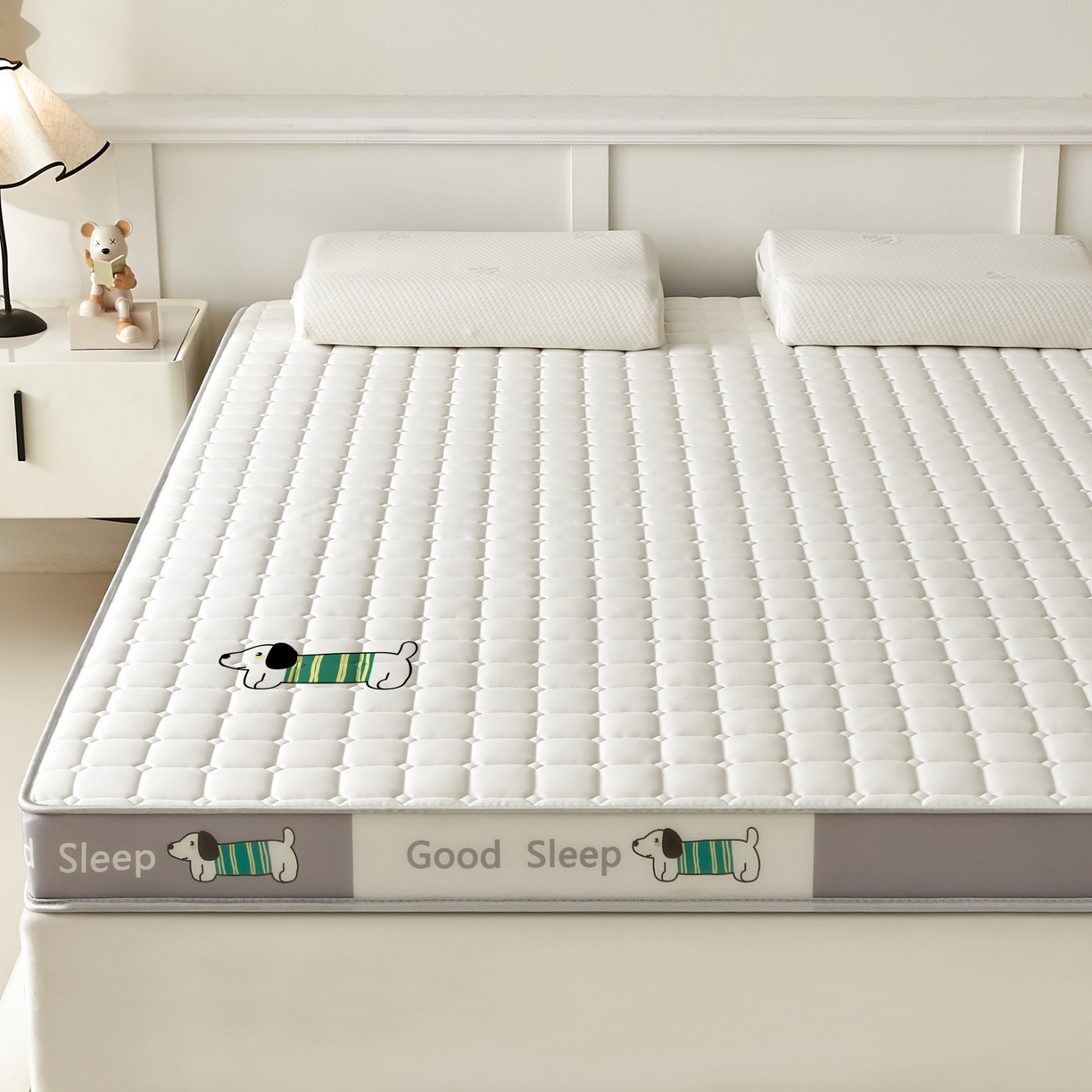 91家纺网 家纺一手货源 找家纺 元昊床垫 2025新款立体针织乳胶记忆海绵床垫 汪汪狗-布丁白