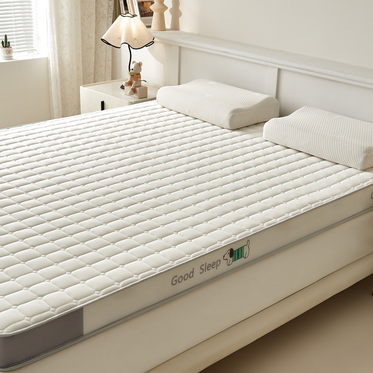 91家纺网 家纺一手货源 找家纺 元昊床垫 2025新款立体针织乳胶记忆海绵床垫 汪汪狗-布丁白