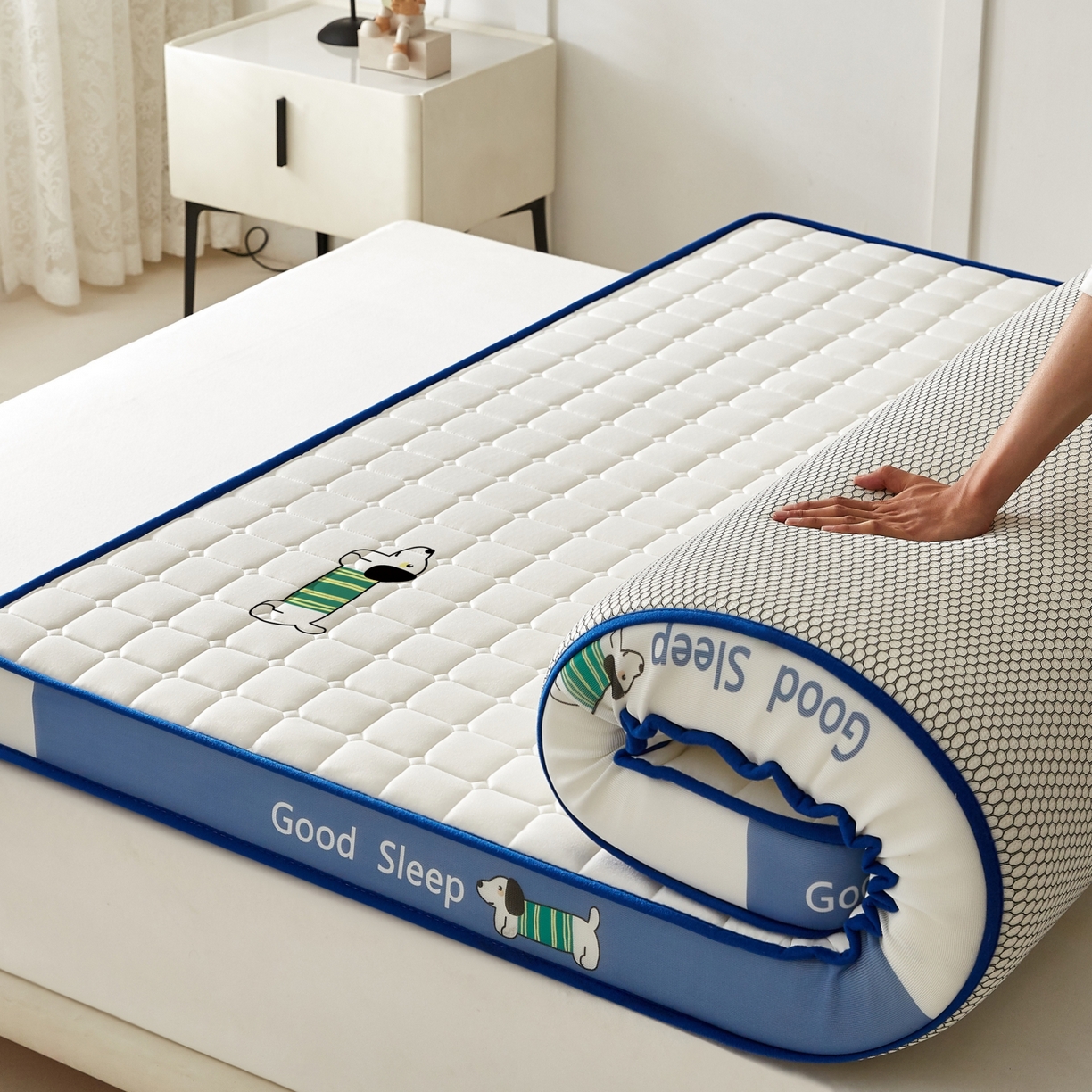 91家纺网 家纺一手货源 找家纺 元昊床垫 2025新款立体针织乳胶记忆海绵床垫 旺旺狗-蓝月白