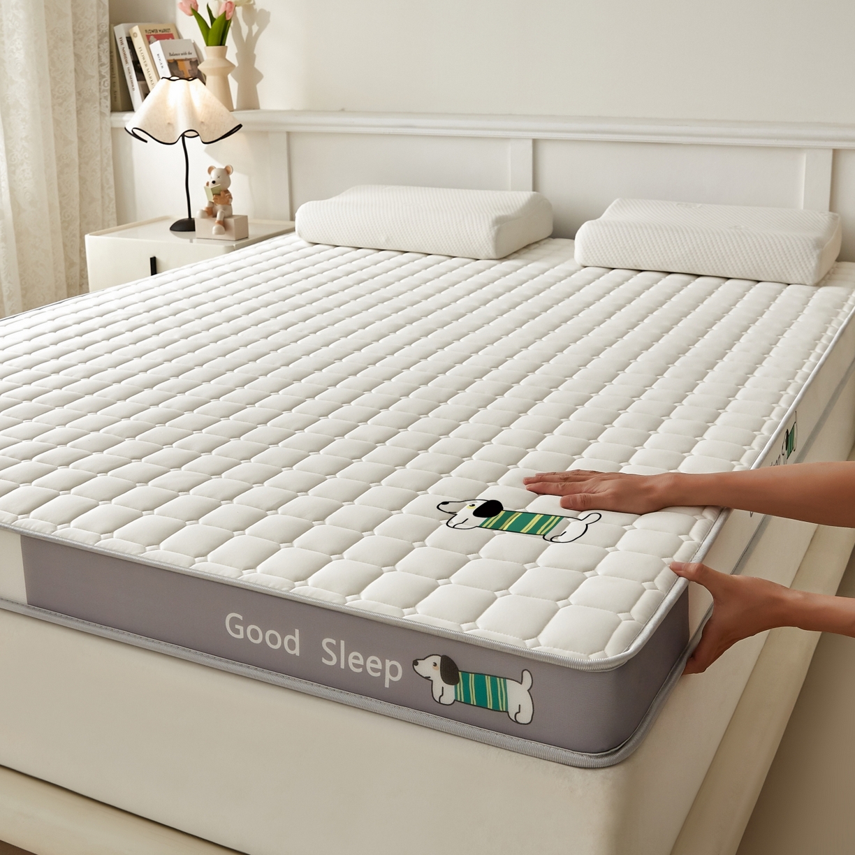 91家纺网 家纺一手货源 找家纺 元昊床垫 2025新款立体针织乳胶记忆海绵床垫 汪汪狗-布丁白