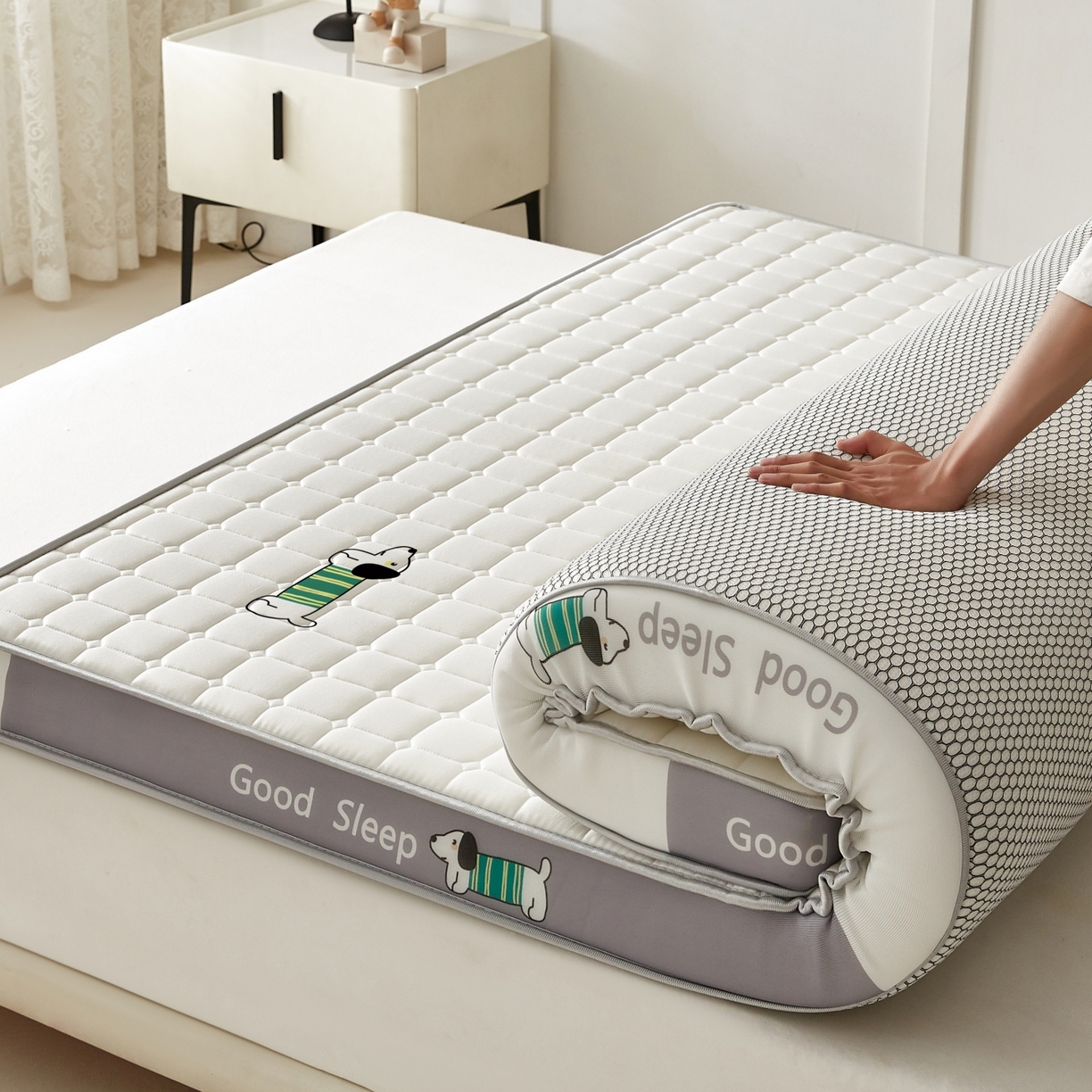 91家纺网 家纺一手货源 找家纺 元昊床垫 2025新款立体针织乳胶记忆海绵床垫 汪汪狗-布丁白