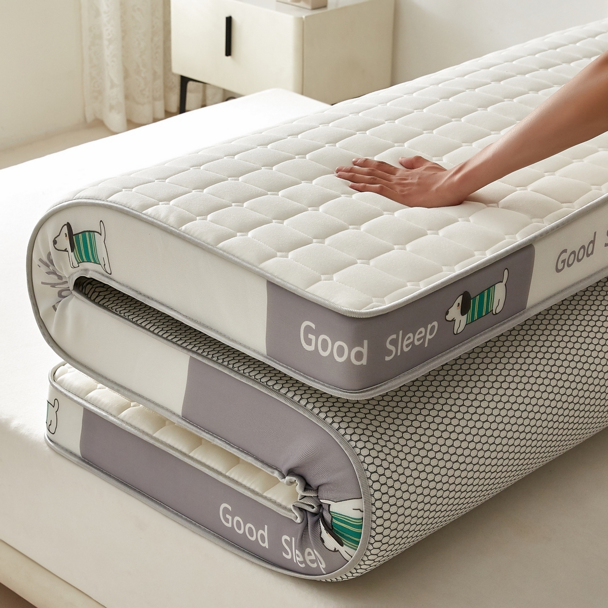 91家纺网 家纺一手货源 找家纺 元昊床垫 2025新款立体针织乳胶记忆海绵床垫 汪汪狗-布丁白