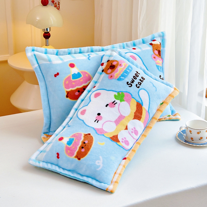 91家纺网 家纺一手货源 找家纺 吉咪兔家纺 25年新款大版定位图案儿童卡通牛奶绒枕套加厚秋冬季宝宝枕头套幼儿园枕芯套蛋糕猫咪