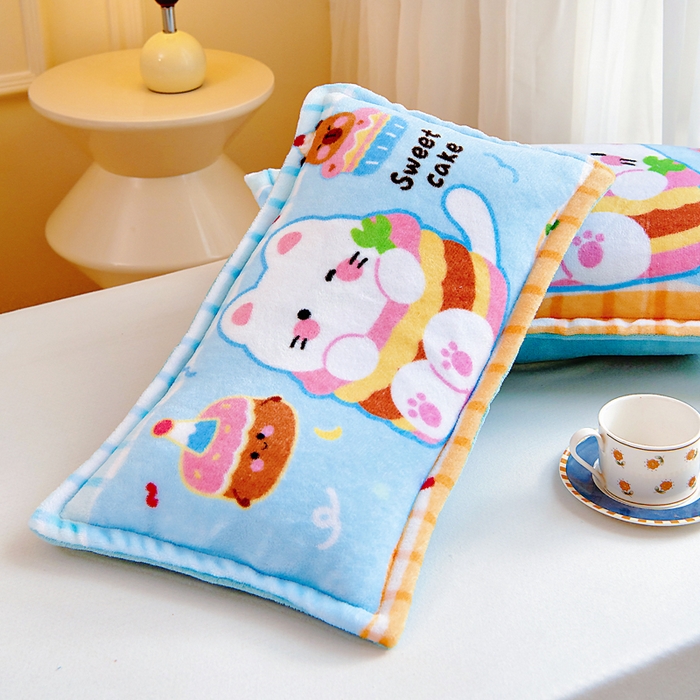 91家纺网 家纺一手货源 找家纺 吉咪兔家纺 25年新款大版定位图案儿童卡通牛奶绒枕套加厚秋冬季宝宝枕头套幼儿园枕芯套蛋糕猫咪