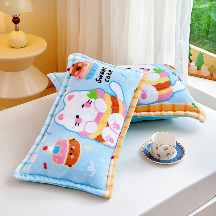 91家纺网 家纺一手货源 找家纺 吉咪兔家纺 25年新款大版定位图案儿童卡通牛奶绒枕套加厚秋冬季宝宝枕头套幼儿园枕芯套蛋糕猫咪