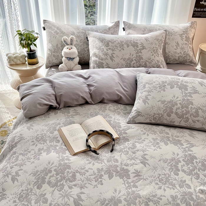 91家纺网 家纺一手货源 找家纺 宜代光年 2025新款三层纱60s水洗棉提花系列四件套 繁花-灰