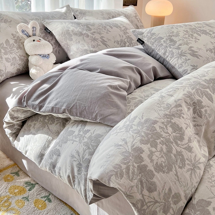 91家纺网 家纺一手货源 找家纺 宜代光年 2025新款三层纱60s水洗棉提花系列四件套 繁花-灰