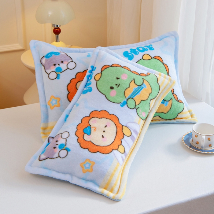 91家纺网 家纺一手货源 找家纺 吉咪兔家纺 25年新款大版定位图案儿童卡通牛奶绒枕套加厚秋冬季宝宝枕头套幼儿园枕芯套吉他恐龙