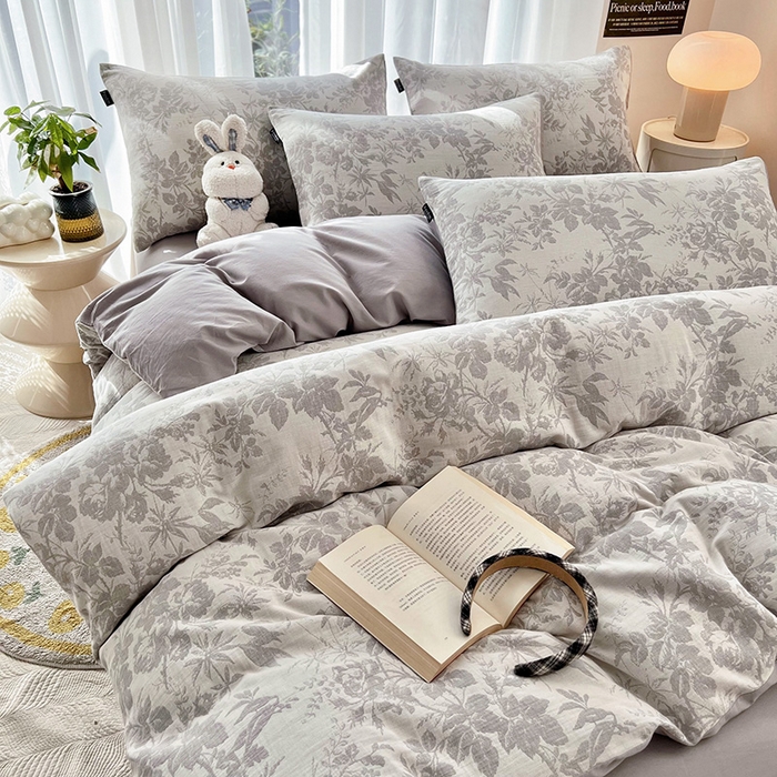 91家纺网 家纺一手货源 找家纺 宜代光年 2025新款三层纱60s水洗棉提花系列四件套 繁花-灰