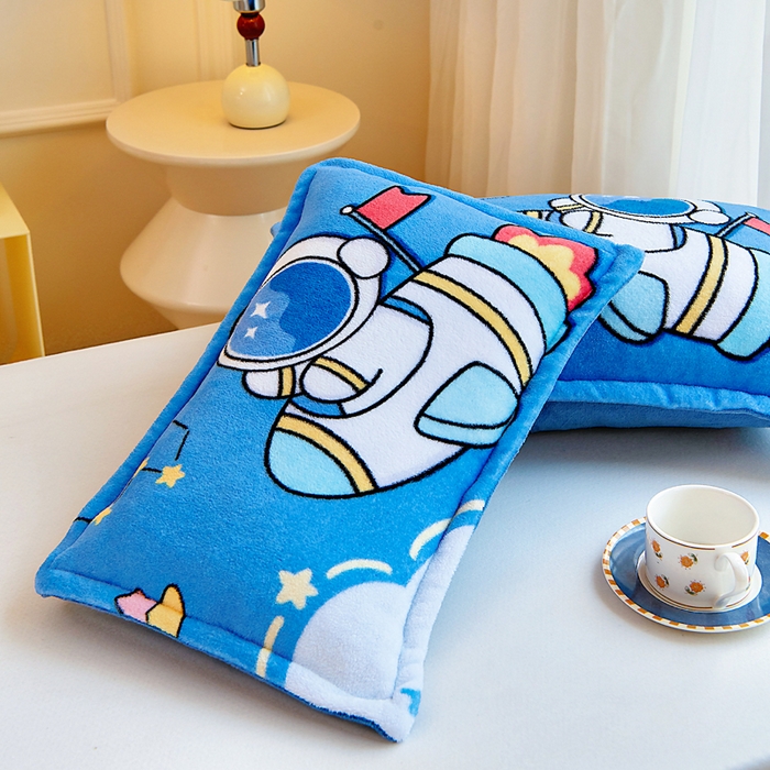 91家纺网 家纺一手货源 找家纺 吉咪兔家纺 25年新款大版定位图案儿童卡通牛奶绒枕套加厚秋冬季宝宝枕头套幼儿园枕芯套探索宇宙