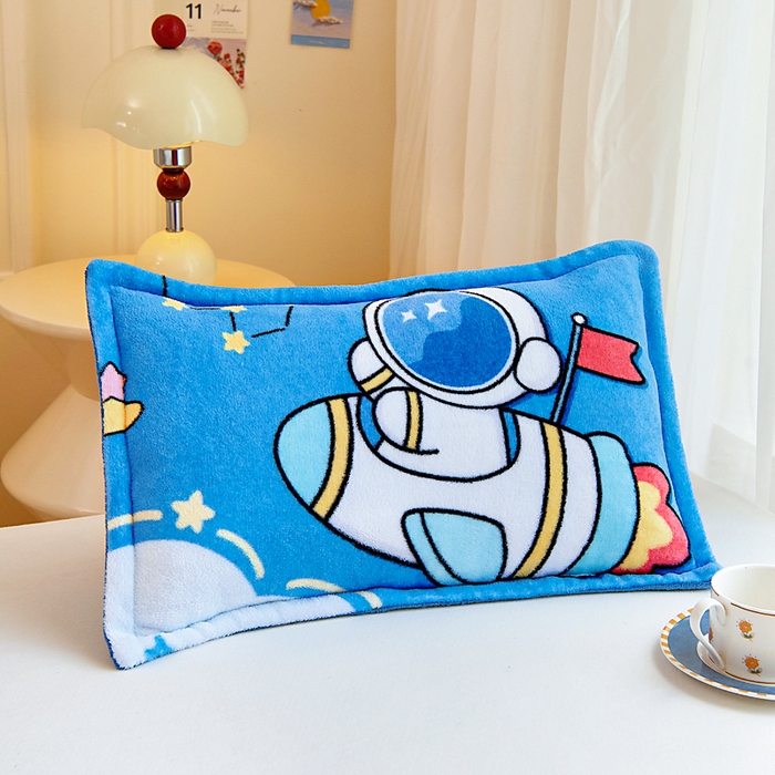 91家纺网 家纺一手货源 找家纺 吉咪兔家纺 25年新款大版定位图案儿童卡通牛奶绒枕套加厚秋冬季宝宝枕头套幼儿园枕芯套探索宇宙