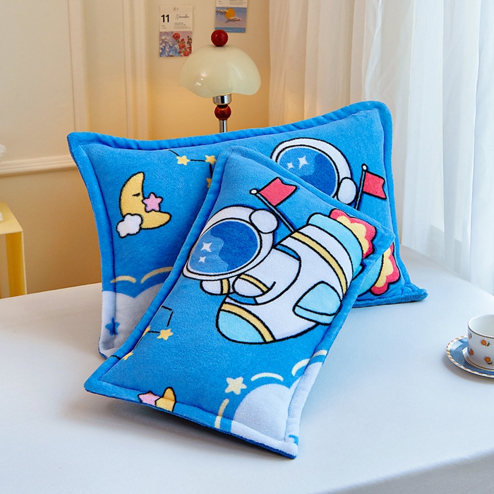 91家纺网 家纺一手货源 找家纺 吉咪兔家纺 25年新款大版定位图案儿童卡通牛奶绒枕套加厚秋冬季宝宝枕头套幼儿园枕芯套探索宇宙