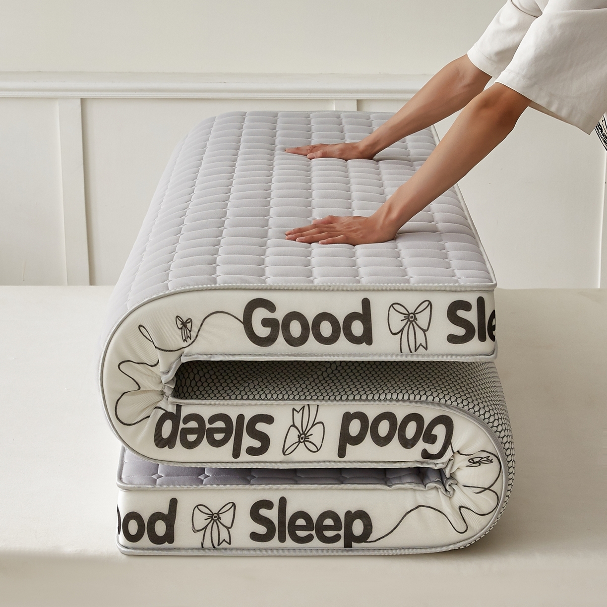 91家纺网 家纺一手货源 找家纺 元昊床垫 2025新款立体针织乳胶记忆海绵床垫 蝴蝶结-落尘灰