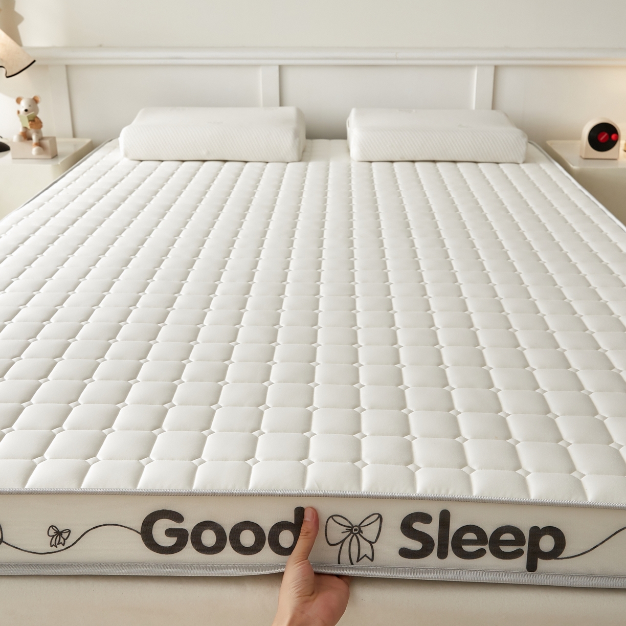 91家纺网 家纺一手货源 找家纺 元昊床垫 2025新款立体针织乳胶记忆海绵床垫 蝴蝶结-向往白