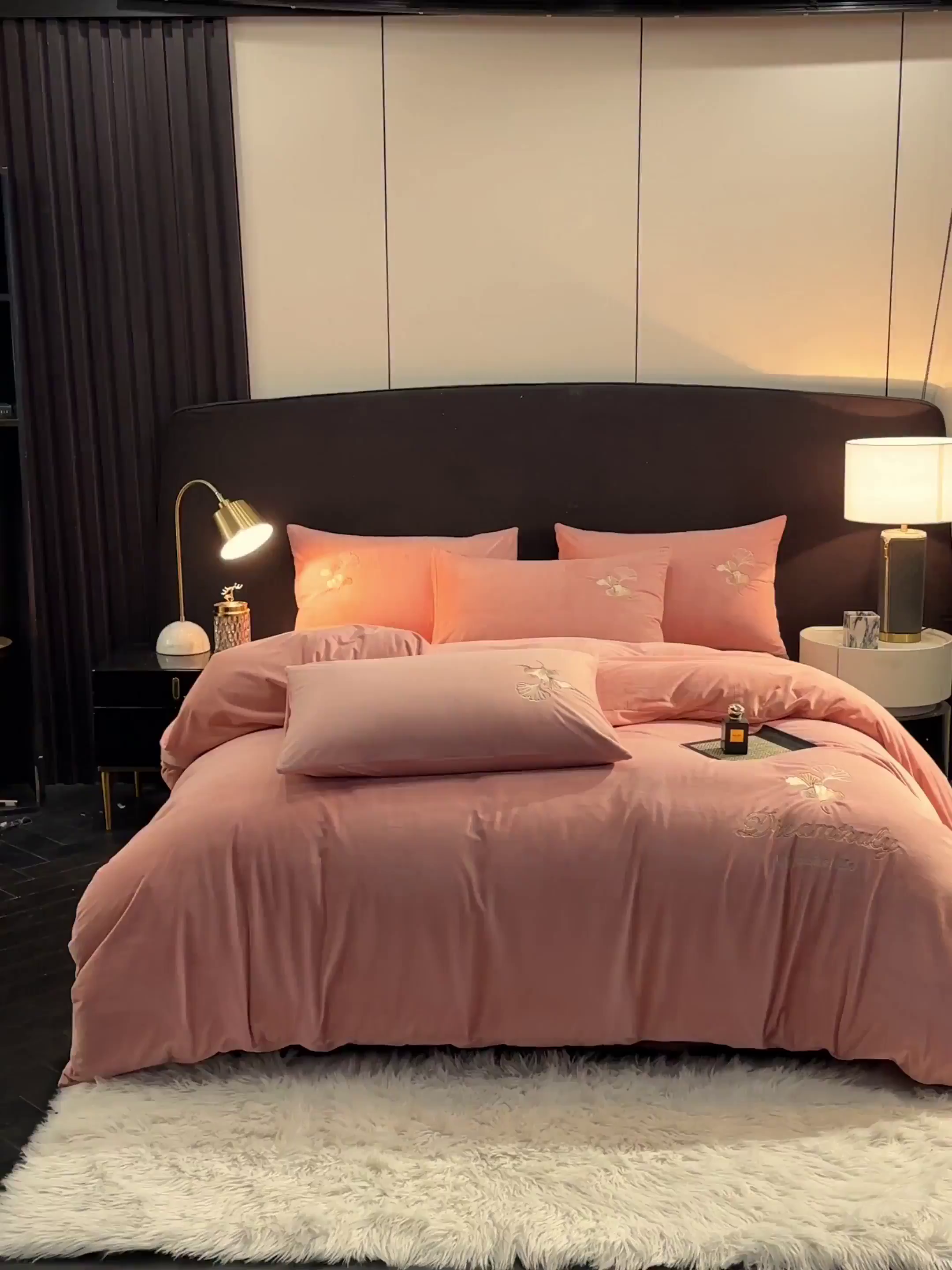 91家纺网 家纺一手货源 找家纺 如一 2025新款水晶绒刺绣四件套 银杏-浅豆沙